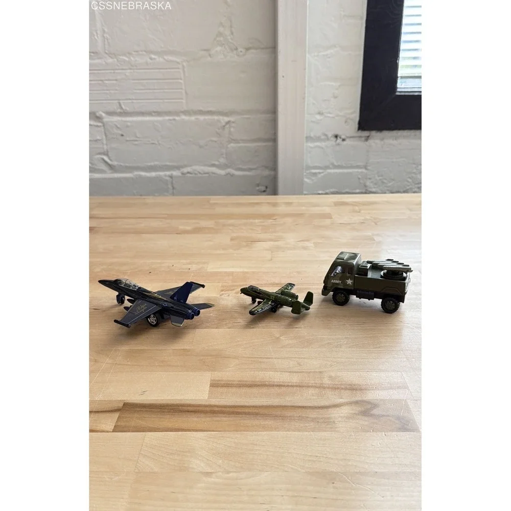 Matchbox, Toysmith, Soma military aircraft
